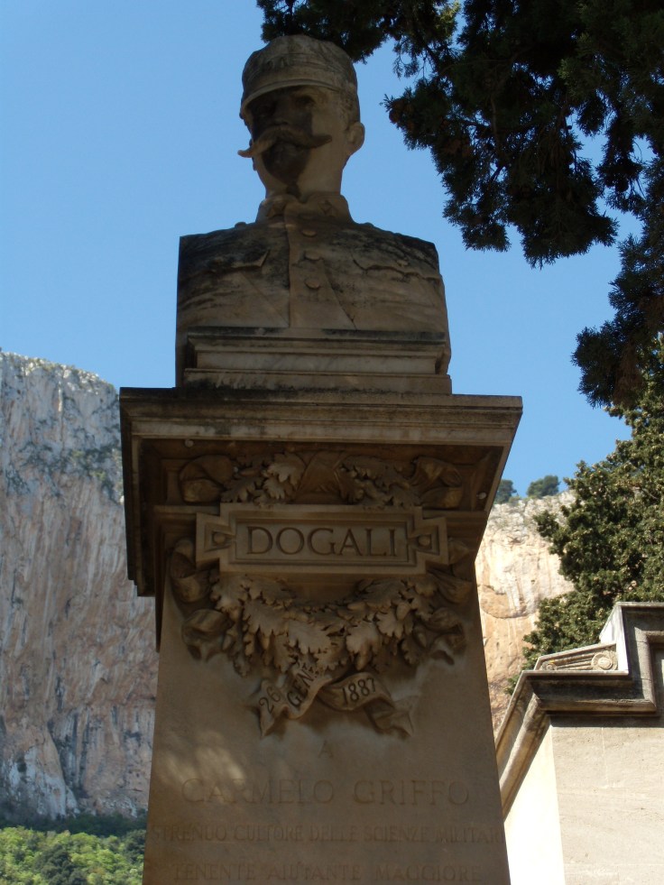 DSCN0951 Monumento Griffo2