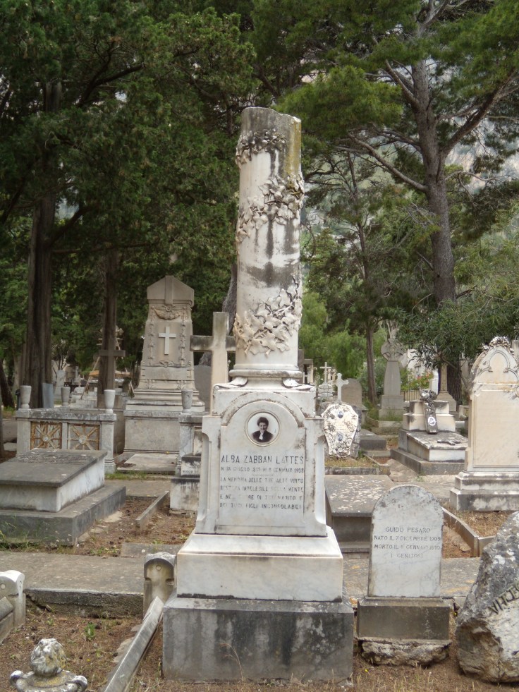 Monumento Alba Zabban Lattes